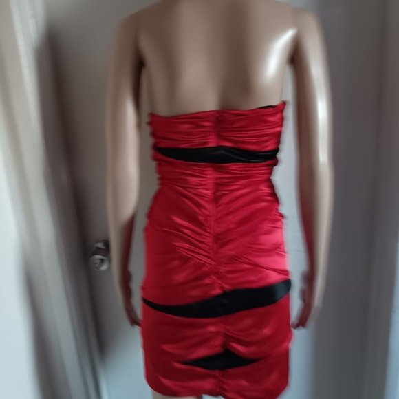 NWOT WINDSOR RED AND BLACK RUCHED STRAPLESS BODYCON SHORT DRESS SIZE S - Picture 2 of 10